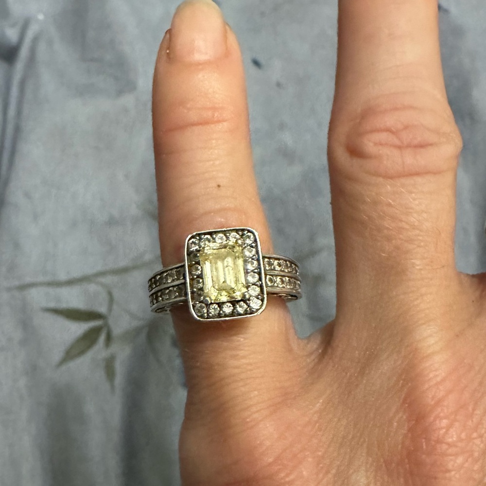 Art deco canary ring